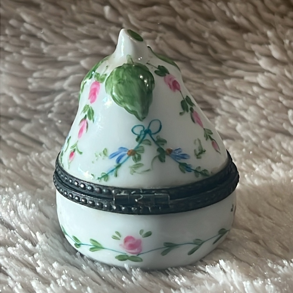 LIMOGES France Peint Main Pear Trinket - Picture 4 of 11